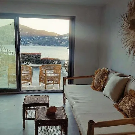 Canoe House * Agioi Apostoloi (Evia)